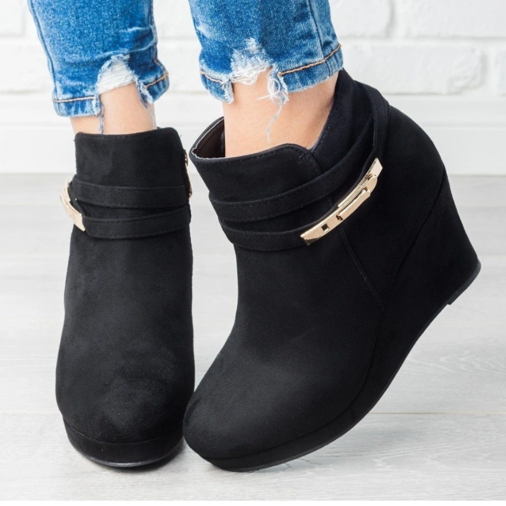 Black Wedges Heels 10 New in Box